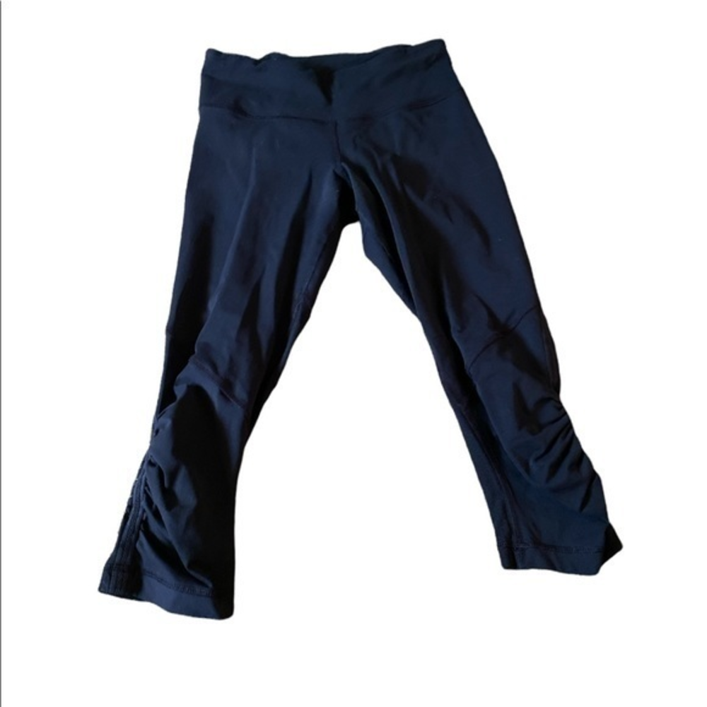 Lululemon Women’s Black Gathered Leg Capri Leggings Size 4